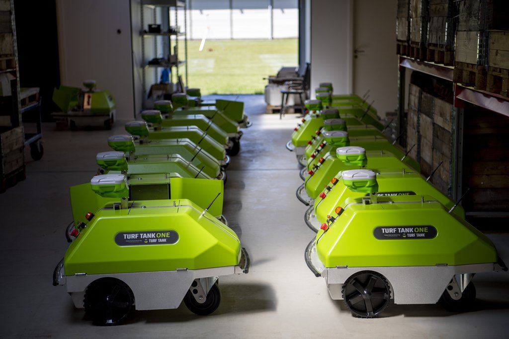 picture of 16 factory new turf tank robots