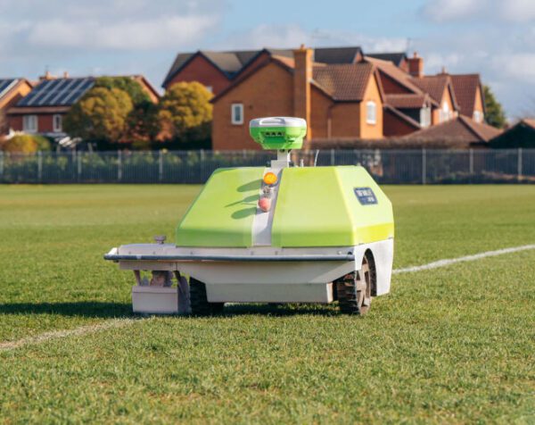 Field line marking robot Turf Tank One quick and precise