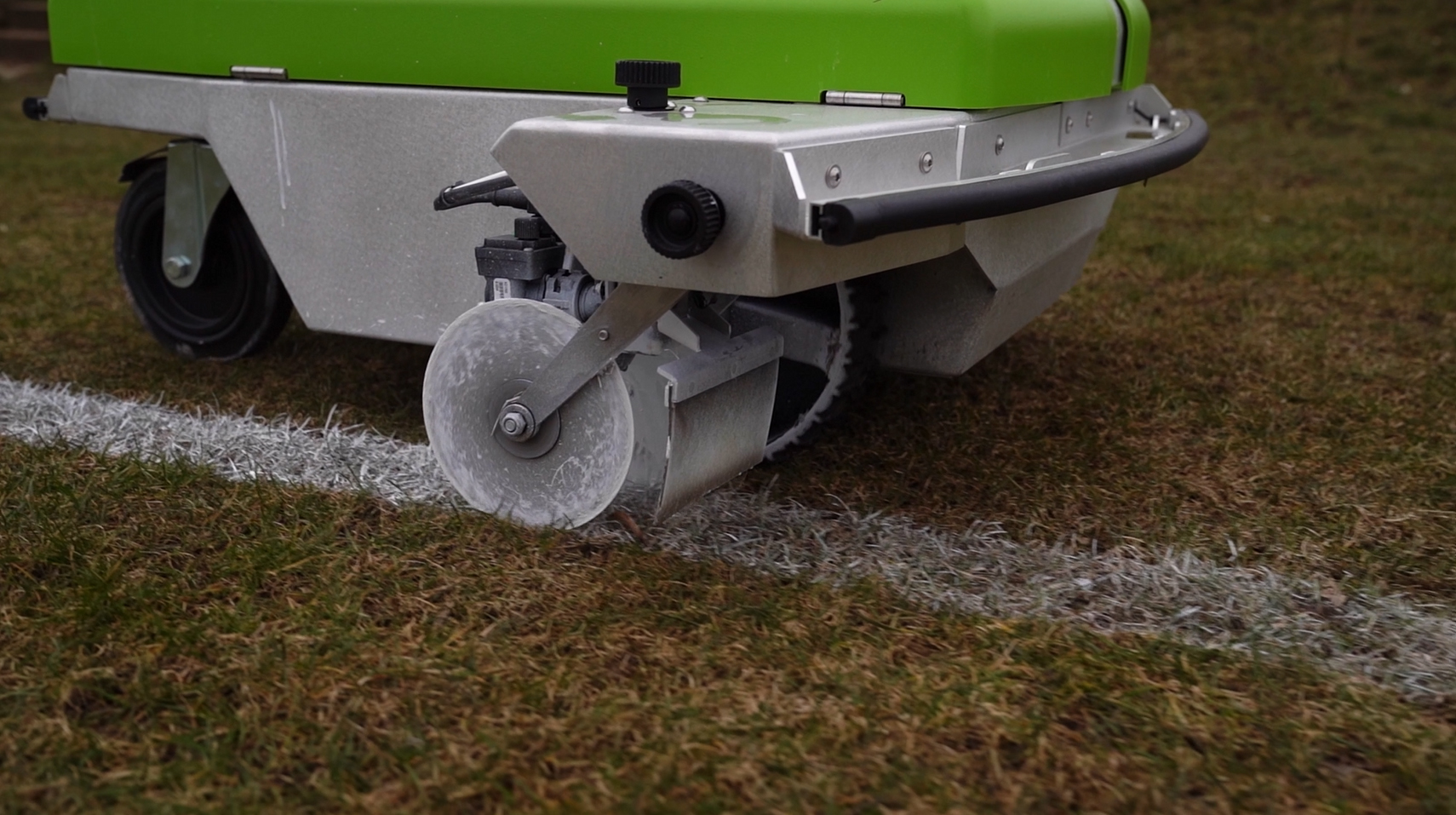 Der Turf Tank-Linienmarkierungsroboter des HSC Hannover.